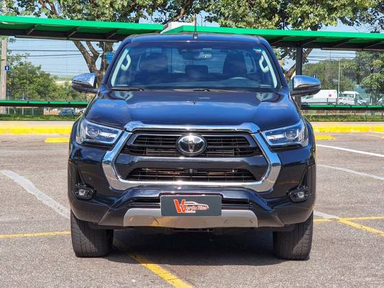 TOYOTA HILUX 2.8 D-4D TURBO DIESEL CD SRX 4X4 AUTOMÁTICO TOYOTA HILUX 2.8 D-4D TURBO DIESEL CD SRX 4X4 AUTOMÁTICO
